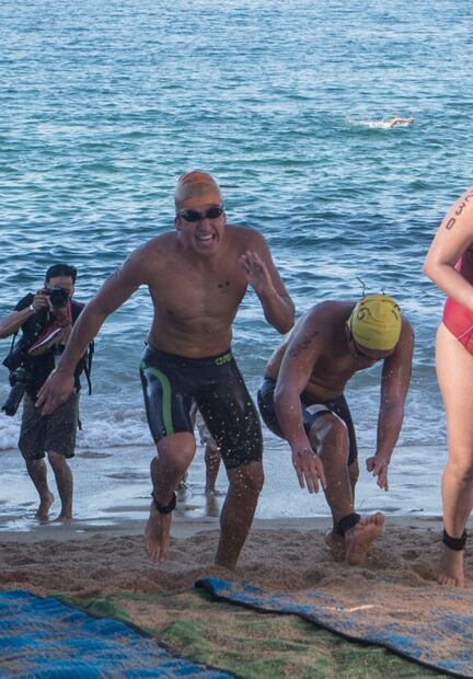 Nadadores se ponen a prueba en Acapulco