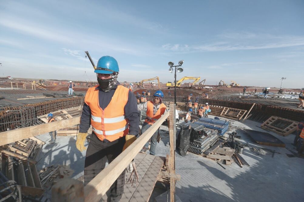 Especialistas aseguran que las empresas que trabajan en la obra aeroportuar ia tienen una “larga historia de corrupción”. (ARCHIVO EL UNIVERSAL)