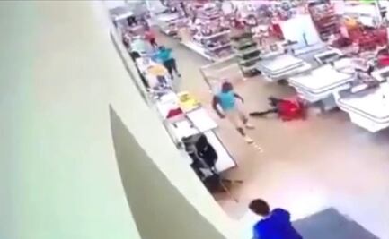 Empleado de tienda le pide usar cubrebocas a cliente... ¡y este lo golpea!