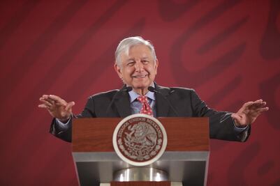 AMLO critica a los que renuncian y se rinden a la primera