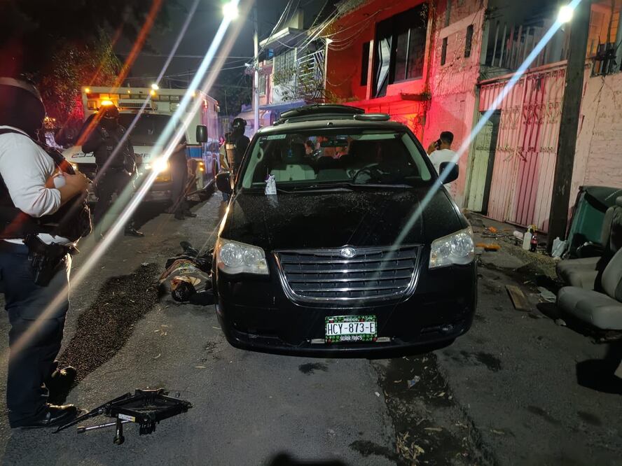 Muere hombre en Ciudad Neza, mientras arreglaba su vehículo. FOTO: Especial