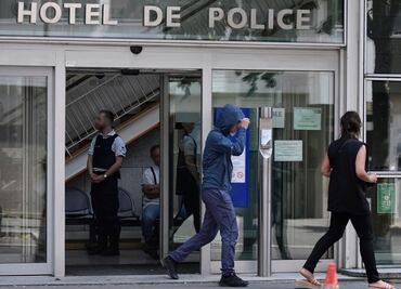 Recauda un millón de euros policía francés que mató a un adolescente a quemarropa