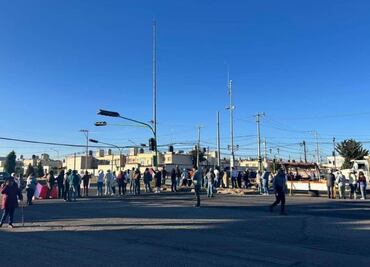 Vecinos protestan por construcción de albergue para migrantes en Pachuca; provocan severo caos vial