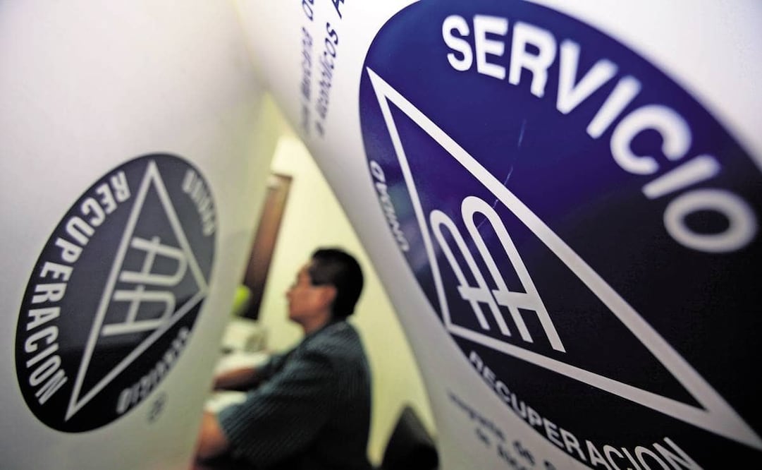 El logo de Alcohólicos Anónimos es un triángulo en referencia a los tres “legados” del programa: recuperación, unidad y servicio, también llamados “pilares” porque se dice que, si falta uno de los tres, la estructura colapsa. Foto: Juan Boites/EL UNIVERSAL.