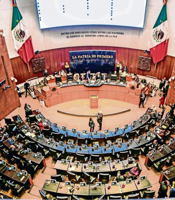 El chapulineo fue de lo que hicieron mejor los senadores en las últimas Legislaturas; varios decidieron cambiarse de partido. Foto: Archivo / EL UNIVERSAL