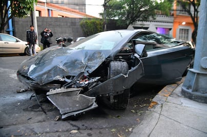Así es el Lamborghini que chocaron y abandonaron en la Roma