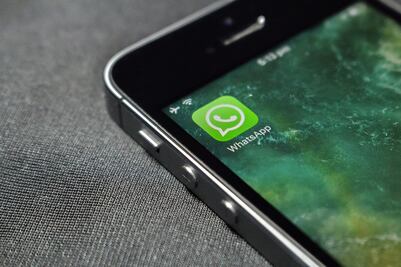 ¿Cómo cambiar el fondo de WhatsApp?