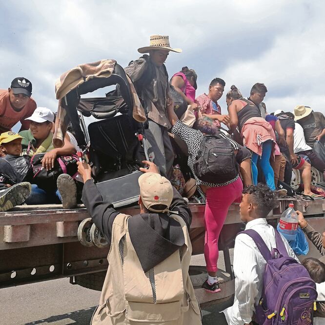Un grupo de migrantes originarios de Guatemala fue agredido por encapuchados a la altura de Ojo de Agua, Veracruz. Foto: ARCHIVO EL UNIVERSAL