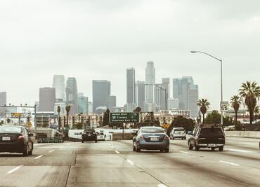 Manejo en carretera: cómo rebasar correctamente a un auto