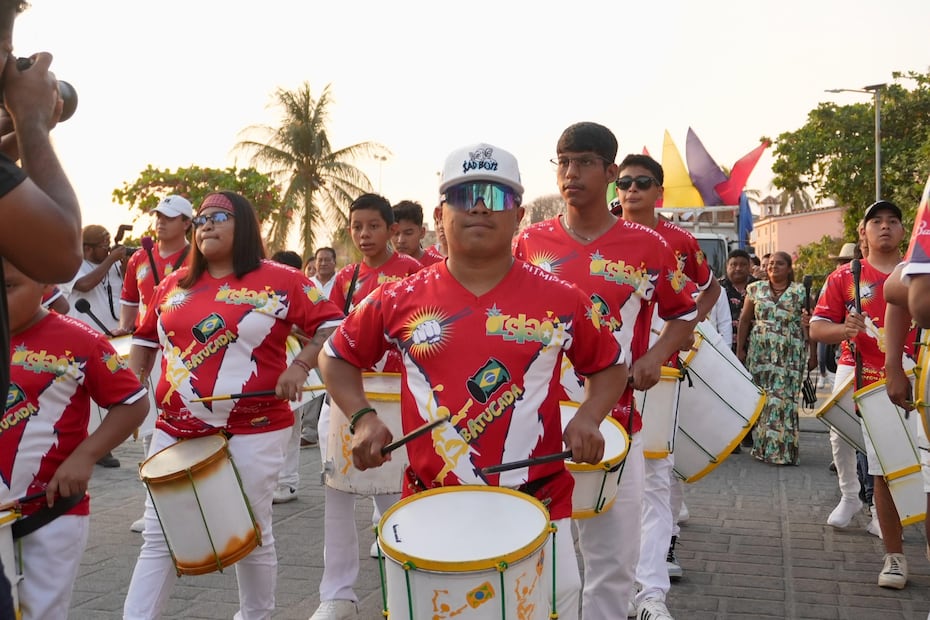 Desfiles, música y disfraces llenarán de color las calles de Puerto Escondido. Foto: Facebook Secretaría de Turismo del Estado de Oaxaca