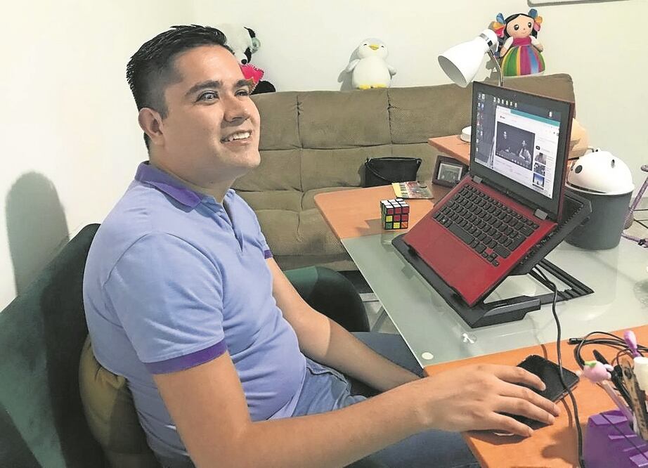 Saúl Ponce cuenta con el Aptis British Council por el Consejo Británico, la certificación en TOEFL y es conferencista en oratoria y comunicación persuasiva. Desde hace tres años vive con su esposa, una maestra de preescolar. Foto: XÓCHITL ÁLVAREZ/ EL UNIV