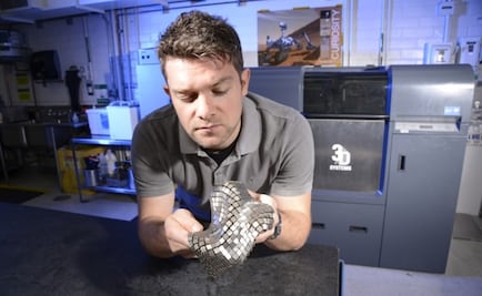 Ingeniero de la NASA crea tejido metálico que se fabrica y usa en el espacio