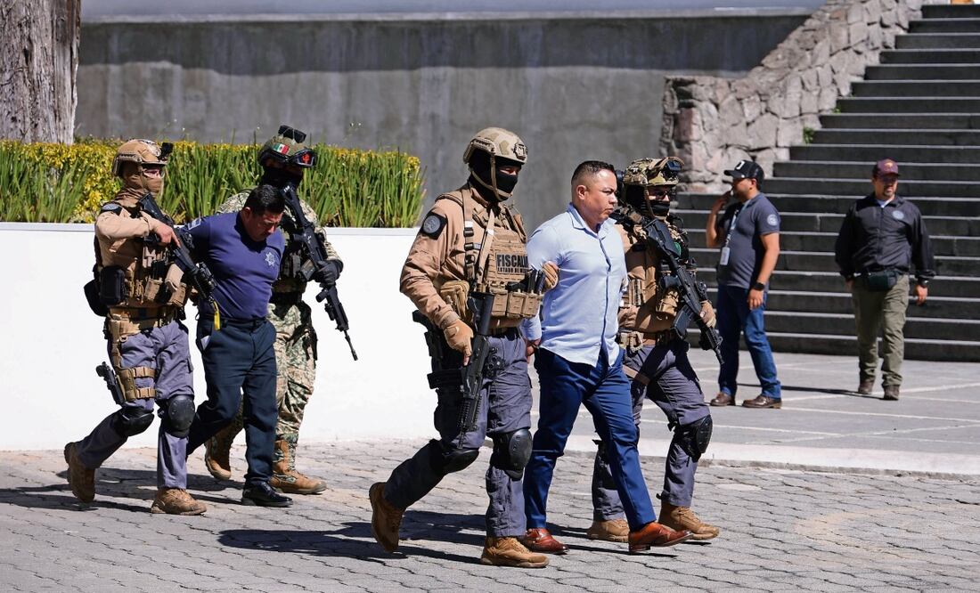 Los detenidos fueron trasladados al edificio central de la Fiscalía General de Justicia del Estado de México. Foto: Arturo Hernández / EL UNIVERSAL