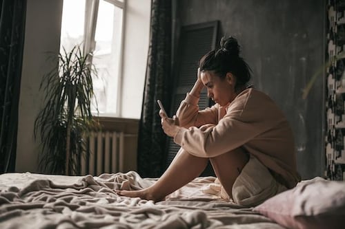 Psicosis posparto: ¿qué es y por qué se considera una emergencia médica?