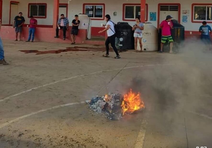 Queman paquetería electoral en Copalita, Oaxaca por falta de apoyos tras paso de Agatha