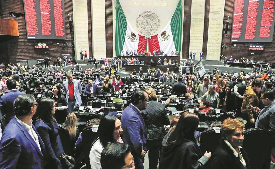 Diputados de PAN, PRD, MC y PRI rechazan reforma y dicen que se aprobó sobre las rodillas.Foto: Diego Simón/ EL UNIVERSAL