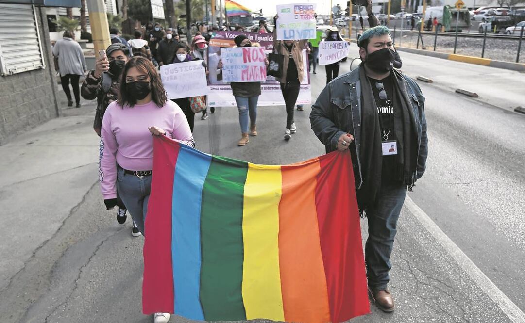 Grupos feministas y de la diversidad sexual marcharon ayer en Ciudad Juárez para exigir a las autoridades que no haya impunidad en el caso. Foto: Tomada de video.