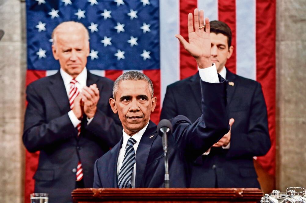 El mandatario de EU, Barack Obama, tras dar su mensaje ante el Congreso, en el Capitolio, en Washington (EVAN VUCCI. AP)