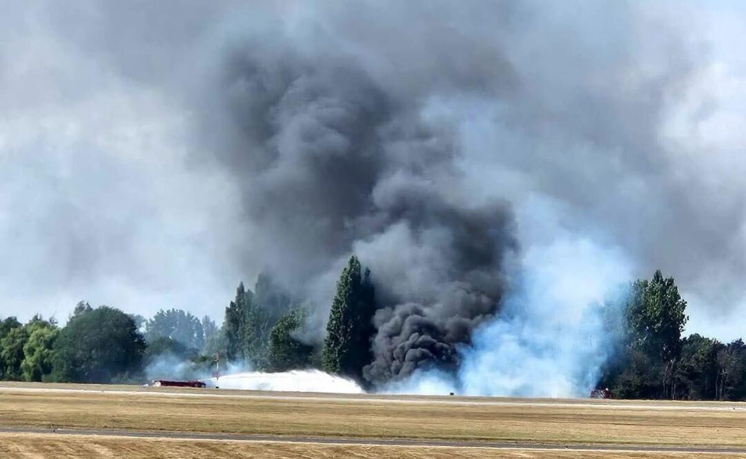 Un Beechcraft B200 cayó en la pista de Southend, dejando una bola de fuego gigante que sacudió la zona. Foto: X