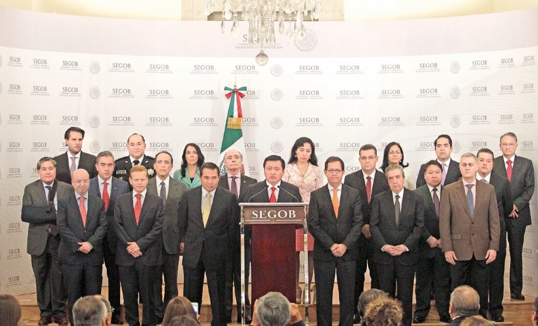 El titular de la Secretaría de Gobernación, Miguel Ángel Osorio Chong, dio a conocer en conferencia de prensa los nombramientos en esa dependencia para fortalecer la gobernabilidad del país (ALEJANDRO ACOSTA. EL UNIVERSAL)
