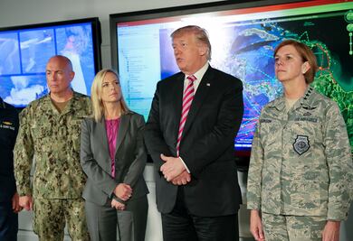 Tras sucesión de Castro, Trump dice que seguirá "ocupándose" de Cuba