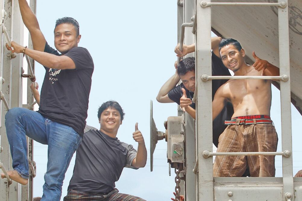 Sin pasaportes. Amnistía Internacional recomendó revisar los procedimientos con los migrantes (ARCHIVO EL UNIVERSAL)