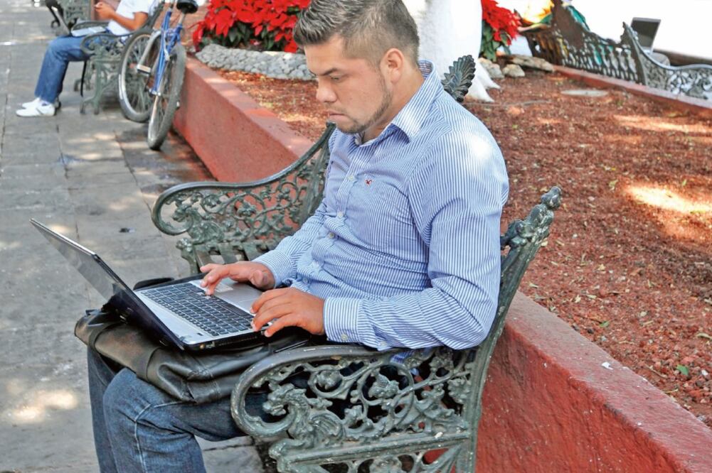 Conex ión. Cifras del Instituto Federal de Telecomunicaciones (IFT) indican que hasta marzo del presente año había en el país 17.6 millones de accesos a internet fijo y 82 millones de líneas de internet móvil (ARCHIVO EL UNIVERSAL)