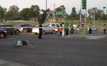 Motociclista muere atropellado y metros adelante taxista se infarta 