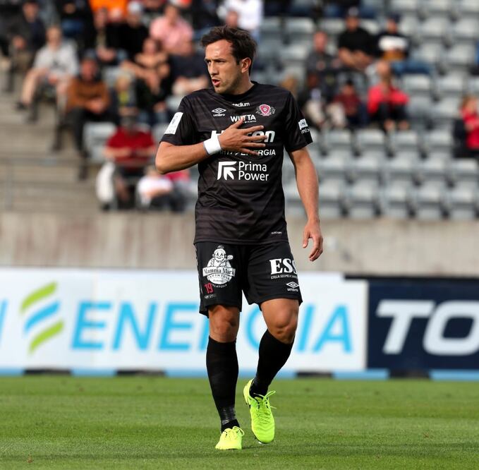 Amione durante un partido con el Lahti