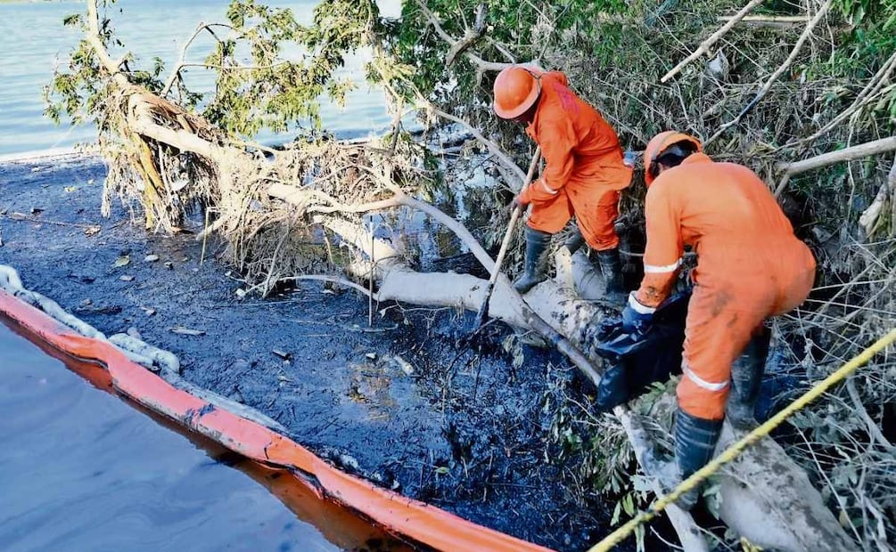 Los trabajadores de limpieza podrían presentar mayores problemas
respiratorios y cutáneos, según análisis del caso Deepwater Horizon. Foto: DIEGO PRADO. EL UNIVERSAL / ESPECIAL