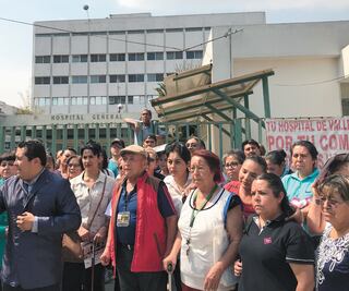 Vecinos exigen reapertura de clínicas