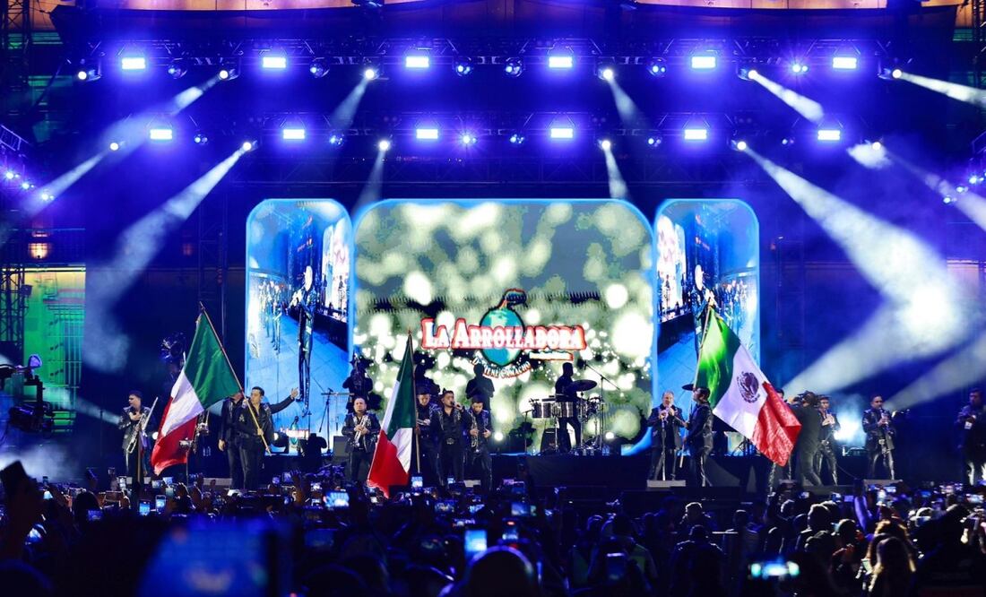 La Arrolladora Banda el Limón en el Zócalo. Foto: Especial