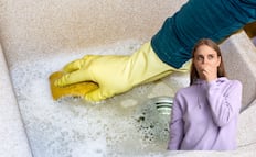 Destapar las cañerías nunca fue tan fácil; elimina el mal olor con estos trucos caseros