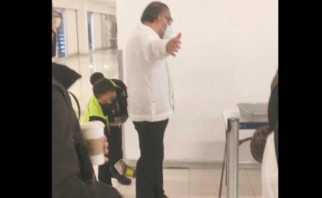 Pasan a la báscula al titular de Aduanas