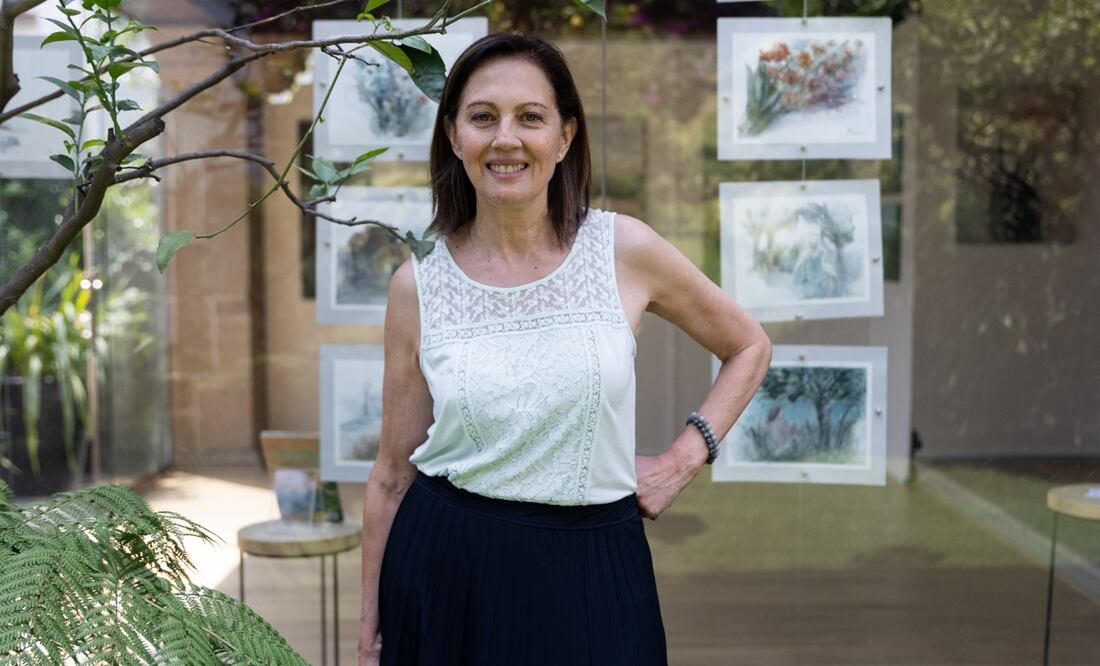 Entrevista con la artista Rosa Elena Flores, por su exposición "Entre amores y gladiolos", en la Casa de la literatura Gabriel García Márquez. Foto Hugo Salvador/EL UNIVERSAL.