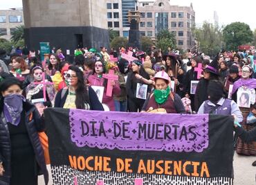 Marcha de Catrinas pide justicia por víctimas de feminicidios en CDMX
