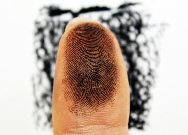 Riesgos de compartir la foto de tu dedo entintado este 2 de junio