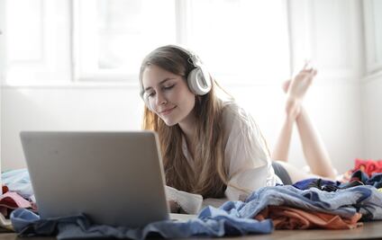 5 podcast que debes escuchar para aprender de moda responsable 