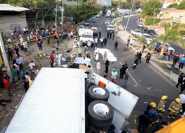 Repatrian 19 cuerpos de migrantes fallecidos tras volcadura de tráiler en Chiapas