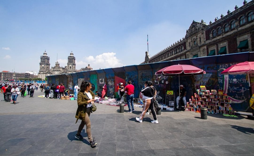 Con vallas, refuerzan protección del Centro Histórico de la CDMX previo a marcha del 8M. Foto: SANTIAGO REYES /EL UNIVERSAL