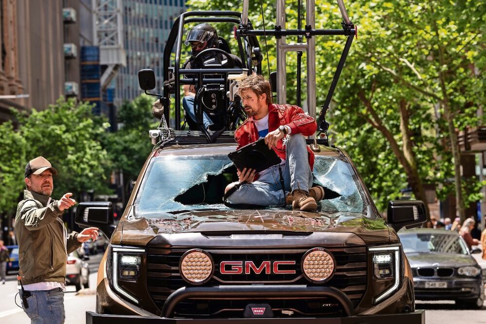 David Leitch (izquierda) dirige a Ryan Gosling, quien interpreta a un doble de acción. Foto: Universal pictures