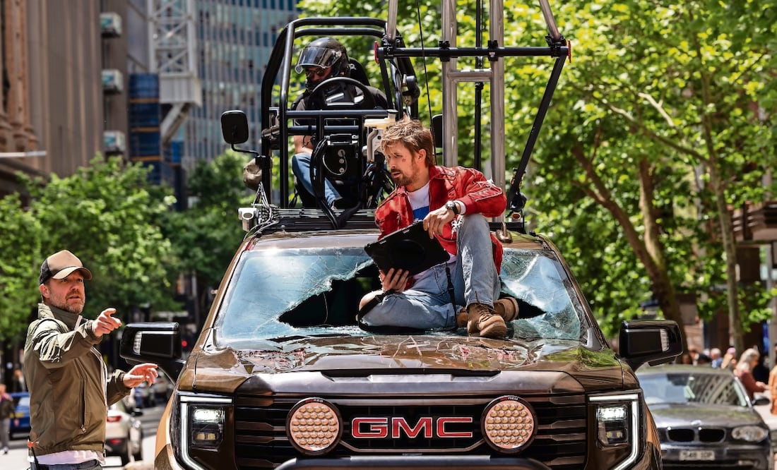 David Leitch (izquierda) dirige a Ryan Gosling, quien interpreta a un doble de acción. Foto: Universal pictures