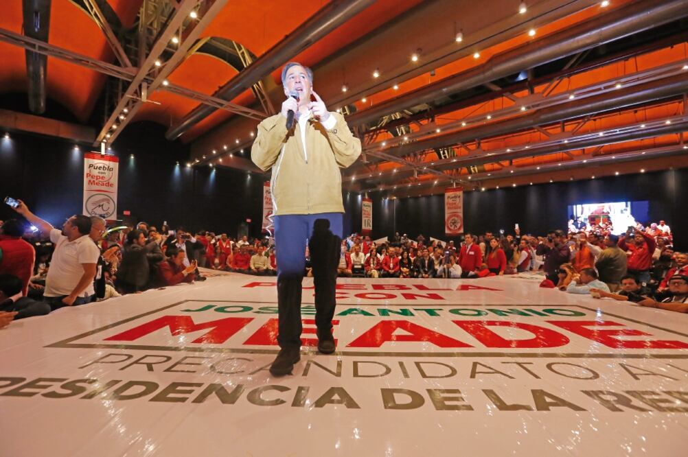 El precandidato del PRI a la Presidencia, José Antonio Meade, respondió las preguntas de la militancia poblana y dijo que será el candidato del diálogo. (BERENICE FREGOSO. EL UNIVERSAL)