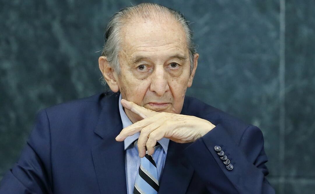 El poeta mexicano Eduardo Lizalde durante la entrega del Premio Internacional Carlos Fuentes a la Creación Literaria en el Idioma Español 2016. Foto: EFE/José Méndez /ARCHIVO