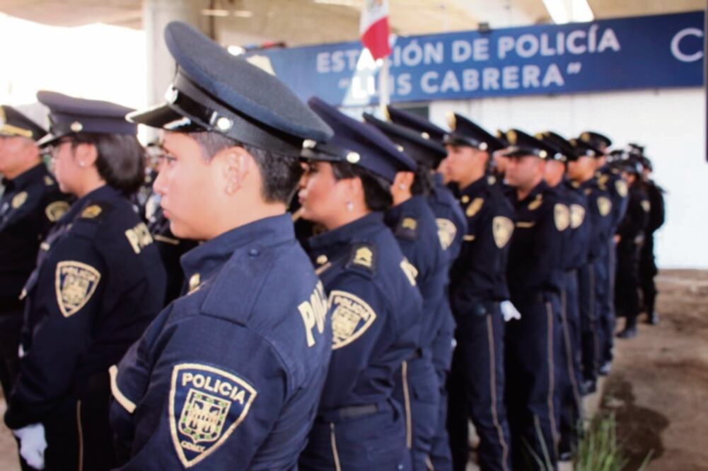 La seguridad se reforzó en sitios públicos, como las escuelas, en donde un elemento policiaco resguarda la entrada y salida de los alumnos. Foto: CORTESÍA