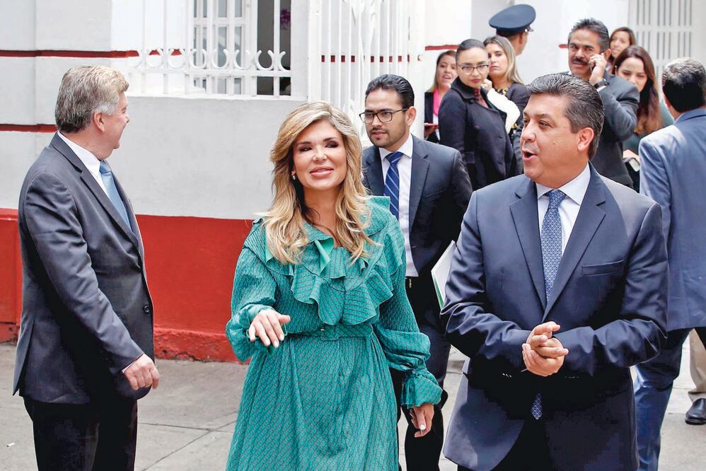 Francisco García Cabeza de Vaca, gobernador de Tamaulipas, y Claudia Pavlovich, de Sonora, a la salida de la reunión con el presidente electo. Foto: AGUSTÍN SALINAS. EL UNIVERSAL Francisco