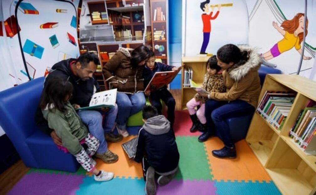 Avión biblioteca aterriza en Iztapalapa