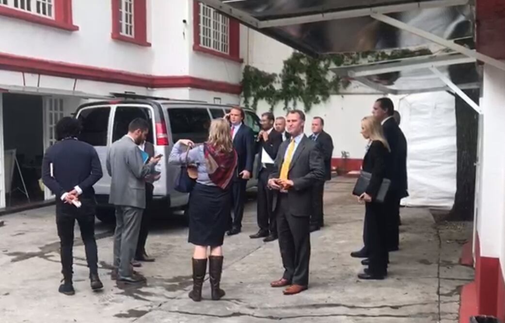Personal de la Embajada de Estados Unidos en México realizó una inspección a la sede del encuentro. Foto Alberto Morales