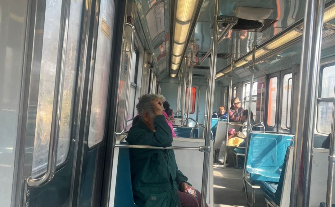 El Sistema de Transporte Colectivo (STC) presenta por la mañana baja afluencia de usuarios. Foto: Laura Arana / EL UNIVERSAL