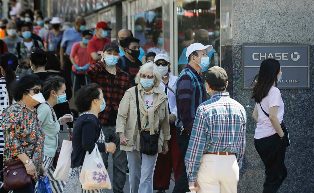 Gente con cubreboca en Nueva York. Foto: AP